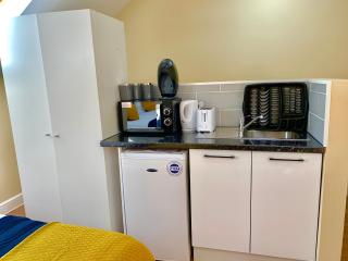 London Studio Apartments, Private Bathroom, Kitchenette, Parking, NP7 - Londra - 8