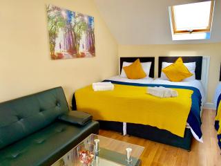 London Studio Apartments, Private Bathroom, Kitchenette, Parking, NP7 - Londra - 3