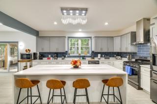 Game Room and Home Theater! Immaculate Poconos Lodge - 1