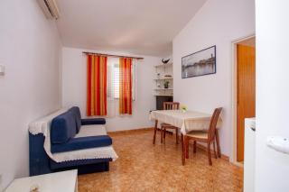 Apartments by the sea Tisno, Murter - 21657 - Tisno - 3