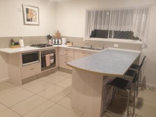 HOMESTYLE HOSTEL - 18-36yrs - Caloundra - 6