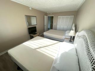 Royal Kuhio 1712 - Spacious Corner Unit with Stunning Ocean City Views in the Heart of Waikiki! - Honolulu - 6