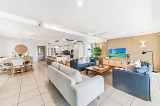 Alex Beach House, 100 steps to the sand, with ocean views - 3