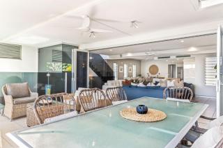 Alex Beach House, 100 steps to the sand, with ocean views - 8