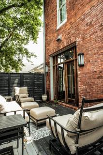 Henrie House I Luxury 4BR Downtown Historic Gem with Library & Patio - Nashville - 6