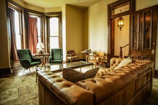 Henrie House I Luxury 4BR Downtown Historic Gem with Library & Patio - Nashville - 2