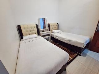 RedDoorz Syariah at Galliano Homestay Bukittinggi - Bukittinggi - 6