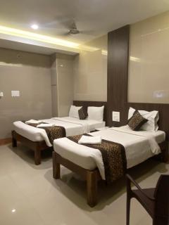 Hotel Sivas Regency - Theni - 5