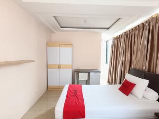 RedDoorz at Fortune Hotel Jalan Walanda Maramis Manado - Manado - 3