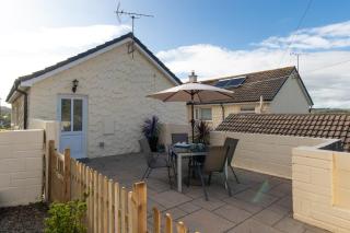 St Helens Apartment 1 - Short Walk to Beach - Amroth - 9