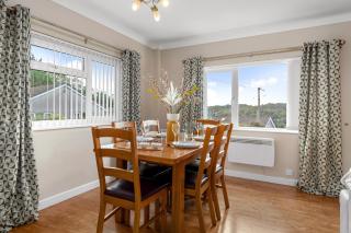 St Helens Apartment 1 - Short Walk to Beach - Amroth - 4