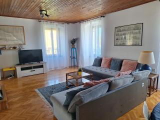 Two-bedroom apartment with sea view,big terrase and garden - Stari Grad - 6