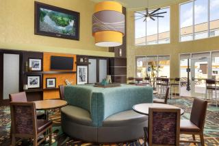 Hampton Inn & Suites Lake City - 4