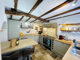 Charming & Idyllic Grade 2 Listed Cottage for 6 Pass the Keys - Stoney Middleton - 9