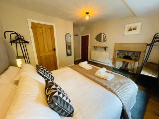 Cosy Cottage for 6 & Furry Friends in Hope Valley - 1