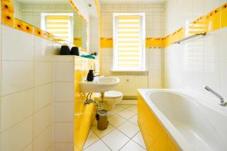 Modernes Altmarkt Apartment mit Parkplatz 4 Gäste 55qm Waschmaschine Wlan Netflix Terrasse - 5