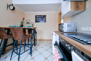 Modernes Altmarkt Apartment mit Parkplatz 4 Gäste 55qm Waschmaschine Wlan Netflix Terrasse - Cottbus - 6