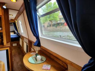 Cosy Canal Boat in Little Venice by Paddington for Family & Friends - Londra - 7