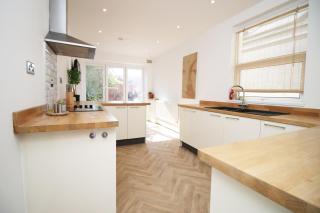 Central Cardiff - 3 Bedroom Home - Free Parking - Walk to Shopping Town Centre And Cardiff Castle - Cardiff - 6