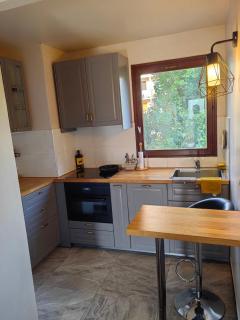 Paris La Defense - Courbevoie Seine view - very near Metro 3 - 8