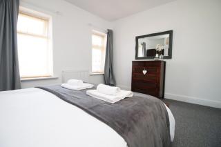 Central Cardiff - 3 Bedroom Home - Free Parking - Walk to Shopping Town Centre And Cardiff Castle - Cardiff - 3