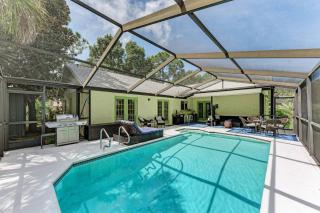 Queen Palm Villa - Elwood Park - 0