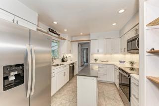 Queen Palm Villa - Elwood Park - 7