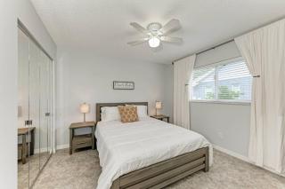 Queen Palm Villa - Elwood Park - 4