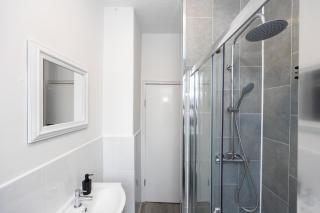 M6 Guest House - 2