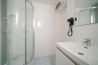 Studio Voltaire - 2G - II - 1