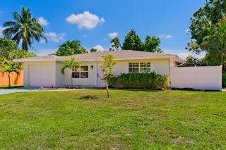 Lounging Palms Estate - 9