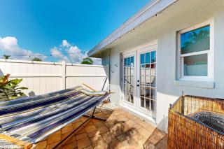 Lounging Palms Estate - 7