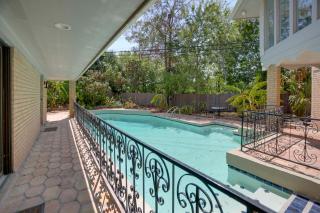 Poolside Oasis Near Medical Center and NRG Stadium! - Houston - 0