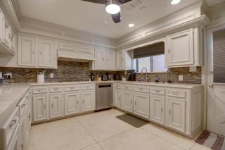 Poolside Oasis Near Medical Center & NRG Stadium! - 1
