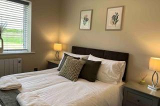 Silver Stag Properties, 3 BR Sandstone Lodge - - 4