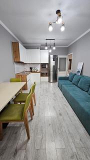 Апартамент с красивым балконом - Almaty - 1