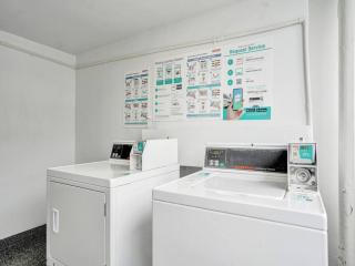 Beachfront Condo w Beach Service 1207 - Miami Beach - 2