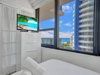 Awesome Beachfront Condo Beach Service 1007 - Miami Beach - 1