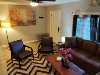 TRANQUIL OASIS - Private Rooms -Near Downtown Indianapolis - 2