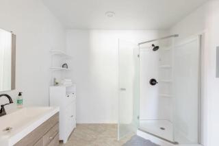 Beautiful spacious guest home - 1