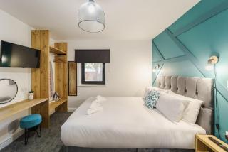 Deluxe Studio Apartments - 2