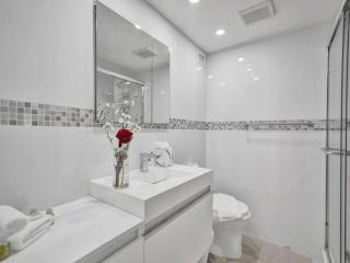 Spacious Ocean View Condo Beach Service 509 - Miami Beach - 8