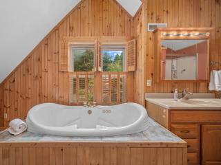 Luxury Cabin 45 Min to Asheville Hot Tub & Fire pit - Marion - 5