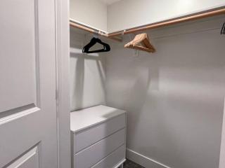 Bright Top Floor-Elevator-Walk Downtown-Laundry - 3