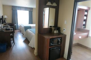 Days Inn by Wyndham Levis - 9