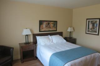 Days Inn by Wyndham Levis - 8