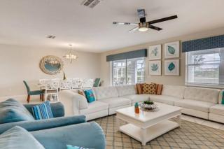 Outstanding 8BR Resort Pool Home Near Disney World - Davenport - 4