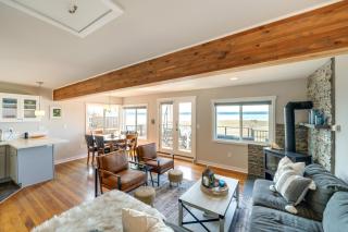 Coastal PNW Home on Swimmable Beach with Hot Tub! - Stanwood - 6