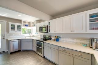 Coastal PNW Home on Swimmable Beach with Hot Tub! - Stanwood - 3