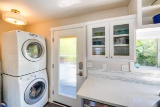 Coastal PNW Home on Swimmable Beach with Hot Tub! - Stanwood - 1